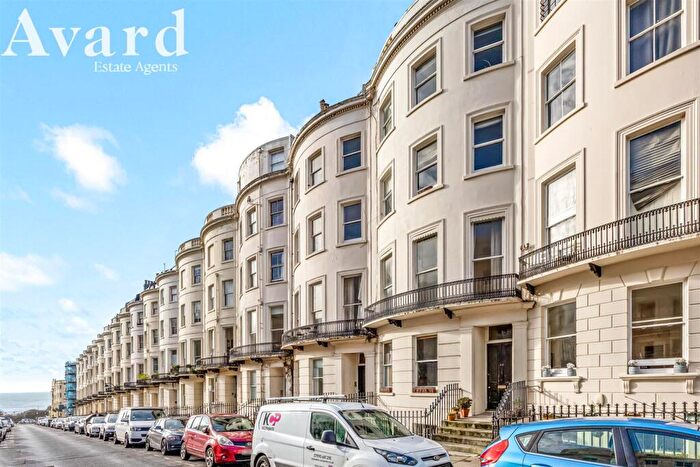 2 Bedroom Flat For Sale In Brunswick Place, Hove, BN3