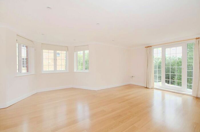 2 Bedroom Flat To Rent In Bewley Street, Wimbledon, London, SW19