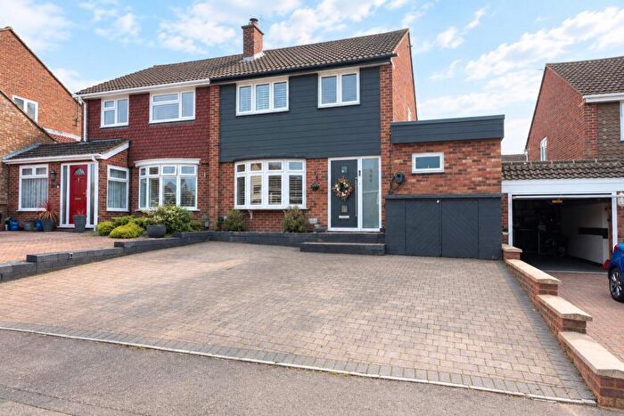 4 Bedroom Semi-Detached House For Sale In Turnpike Drive, Luton, Bedfordshire, LU3
