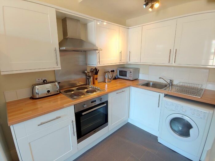 3 Bedroom Flat To Rent In Grindlay Street, Tollcross, Edinburgh, EH3