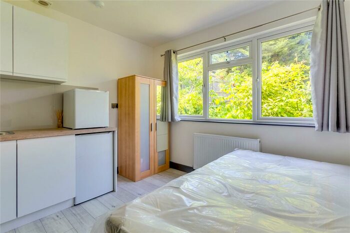 Apartment To Rent In Dollis Hill Lane, London, NW2