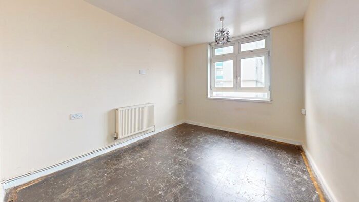1 Bedroom Flat For Sale In Henshall Point, Bromley High Street, Bow, London, E3