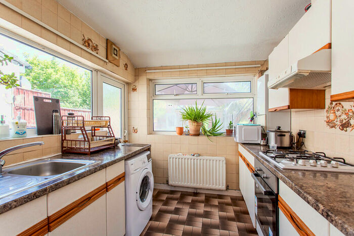 4 Bedroom Terraced House To Rent In Farrnace Road, Romford, Essex, RM6