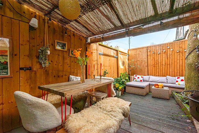 1 Bedroom Apartment For Sale In Hertslet Road, Islington, London, N7