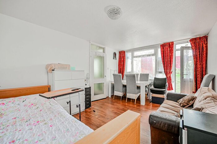 2 Bedroom Flat For Sale In Boleyn Road, London, Upton Park, London, E6