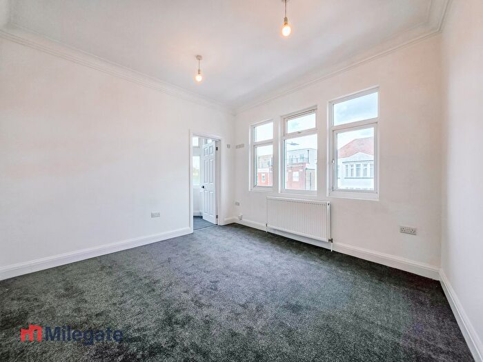 2 Bedroom Flat To Rent In London Road, Westcliff-On-Sea, SS0