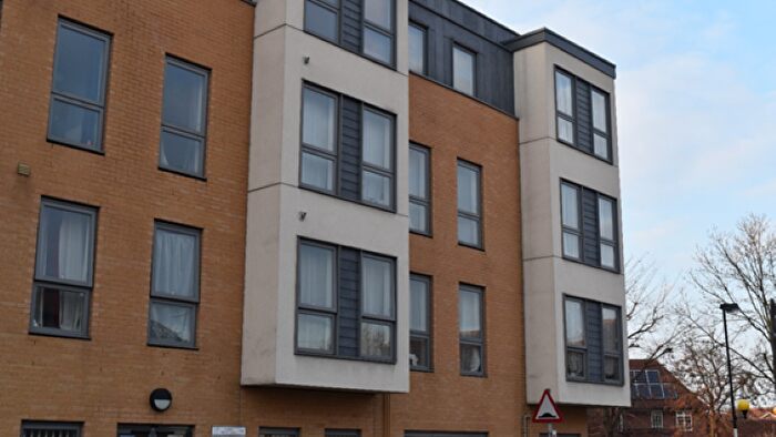 3 Bedroom Flat For Sale In , Roan Gardens, Merton, CR4