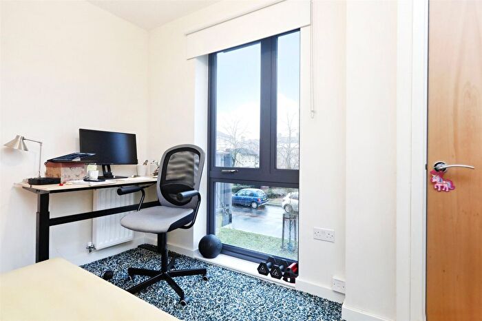 2 Bedroom Flat To Rent In Fisher Close, Rotherhithe, London, SE16