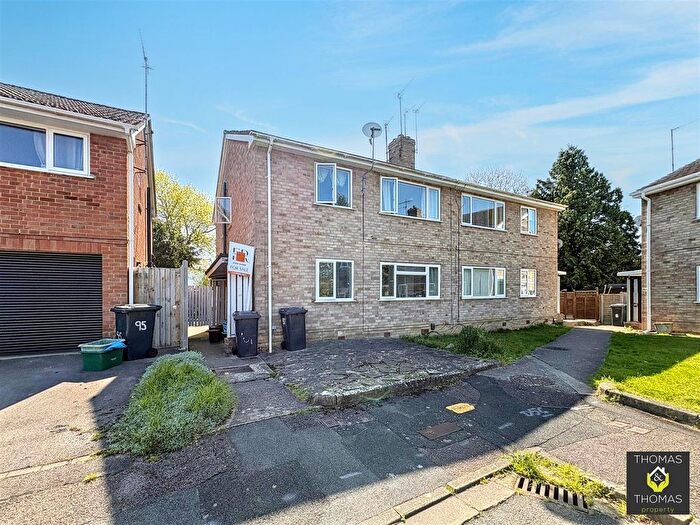 2 Bedroom Maisonette For Sale In Pinemount Road, Hucclecote, GL3