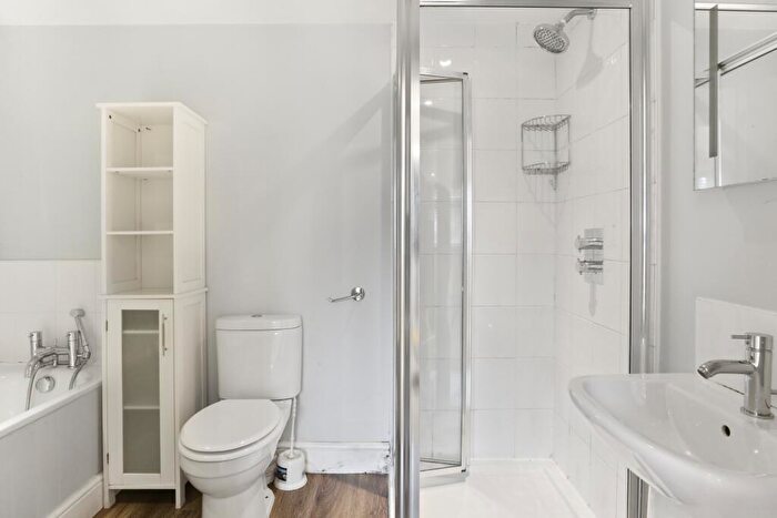 1 Bedroom Flat To Rent In Portland Terrace, Harvey Rd, Town Centre, Guildford, GU1