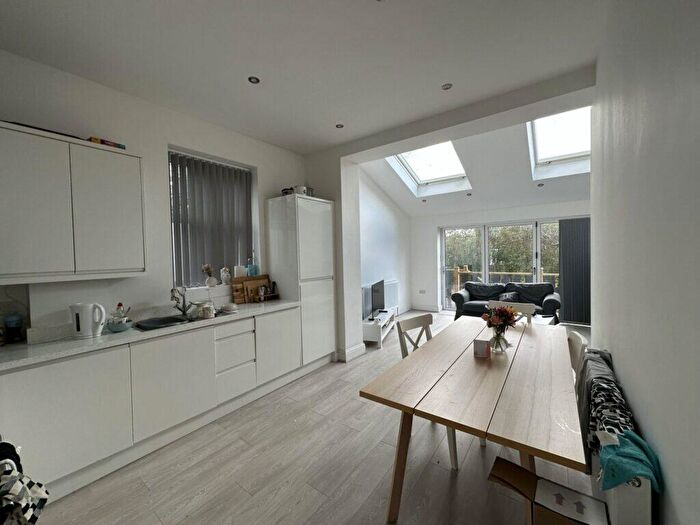 3 Bedroom Duplex To Rent In Brunswick Road - Withington - £ Pppw, M20