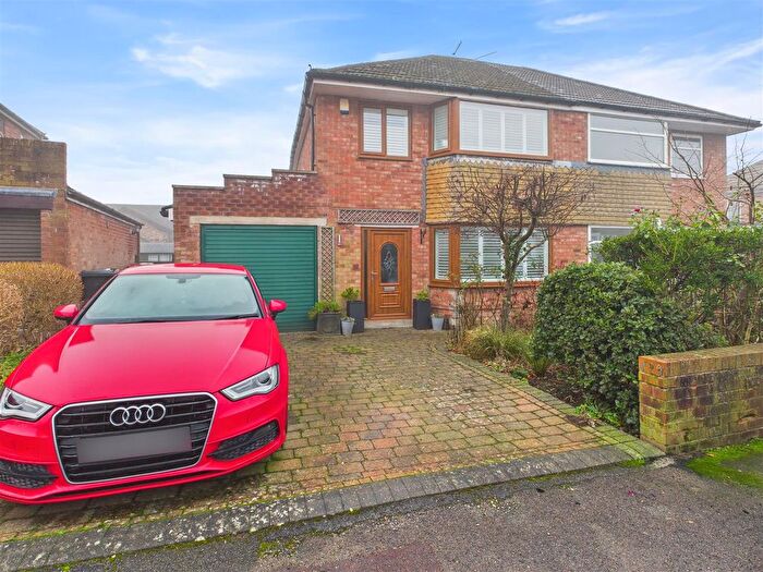 3 Bedroom Semi Detached House For Sale In Salisbury Avenue, Dronfield, S18