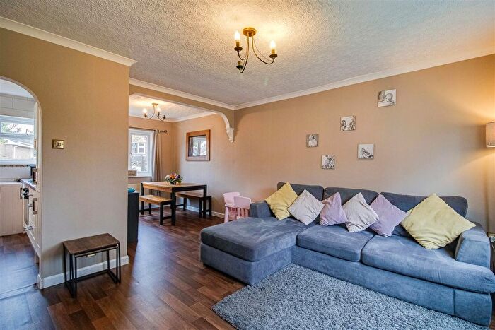 3 Bedroom Terraced House For Sale In Netherfield Avenue, Netherton, Wakefield, WF4