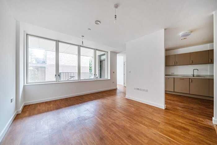 2 Bedroom Flat To Rent In Abbey Road, Barking, IG11