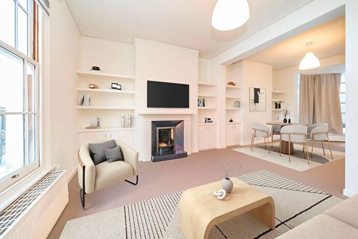 2 Bedroom Flat To Rent In Portobello Road, Notting Hill, W11
