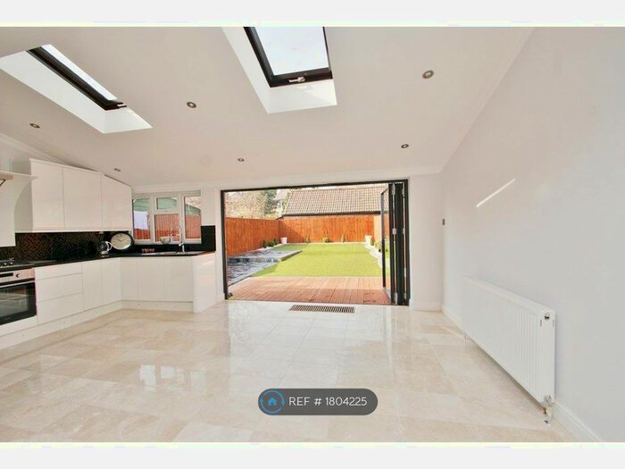 4 Bedroom Semi-Detached House To Rent In Bowes Road, London, W3