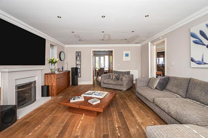 5 Bedroom Detached House For Sale In Rosewoods, Howden, DN14