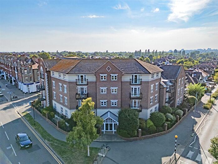 2 Bedroom Apartment For Sale In The Broadway, Thorpe Bay, Essex, SS1