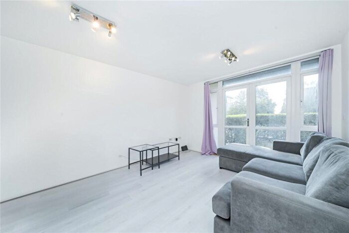 2 Bedroom Flat To Rent In Thirleby Road, London, NW7