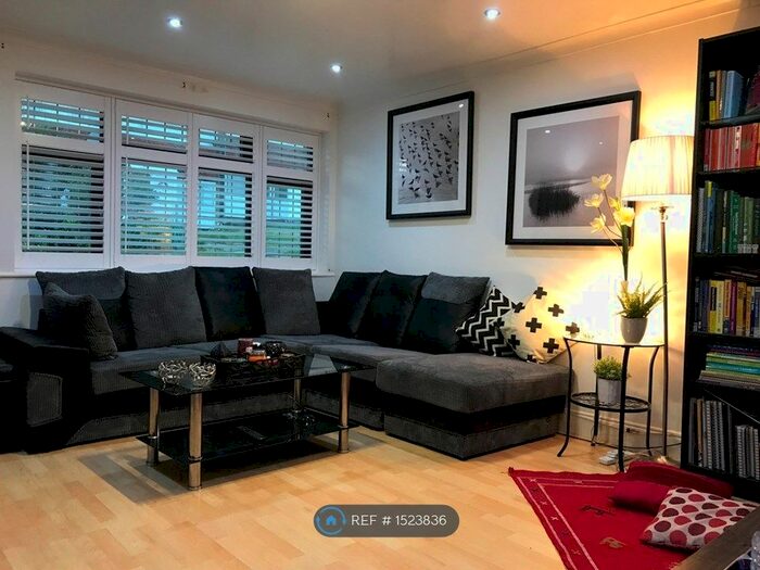 3 Bedroom Terraced House To Rent In North Dene, Chigwell, IG7