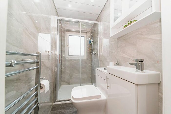 3 Bedroom Terraced House For Sale In Boydstone Place, Thornliebank, Glasgow, G46
