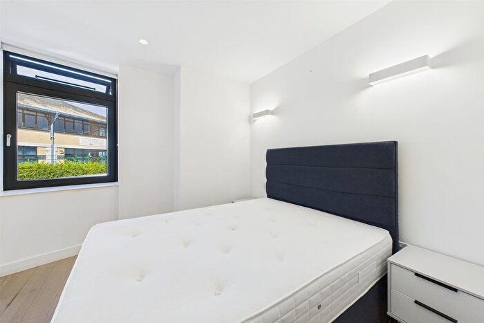 1 Bedroom Flat To Rent In New Horizons, London, TW8