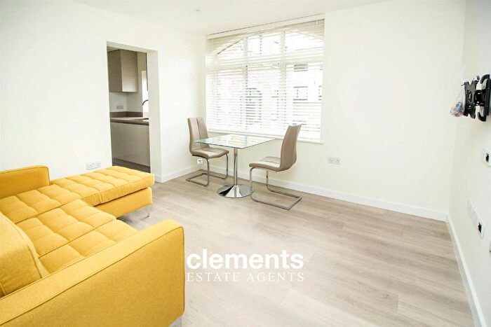 1 Bedroom Flat To Rent In Corner Hall, Hemel Hempstead, HP3