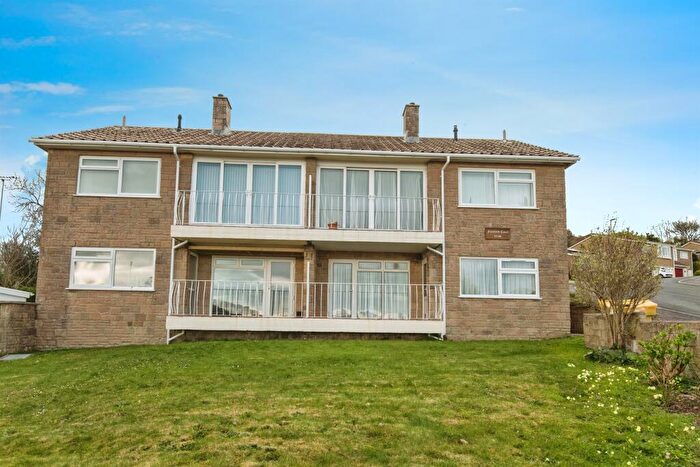 2 Bedroom Flat For Sale In Fairfield Park, Lyme Regis, DT7