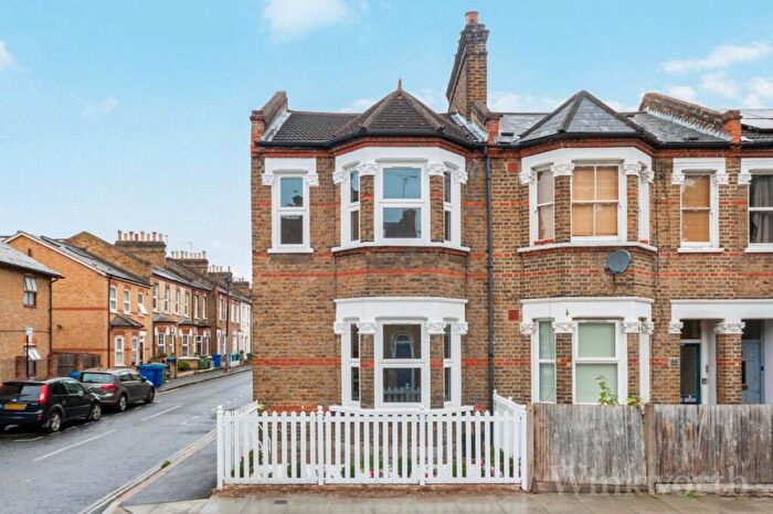 4 Bedroom End Of Terrace House For Sale In Friary Road, London, SE15