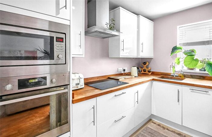 1 Bedroom Maisonette For Sale In High Street, Sunninghill, Ascot, Berkshire, SL5