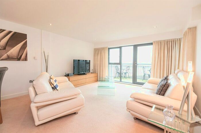 3 Bedroom Flat To Rent In Lochinvar Drive, Edinburgh, EH5