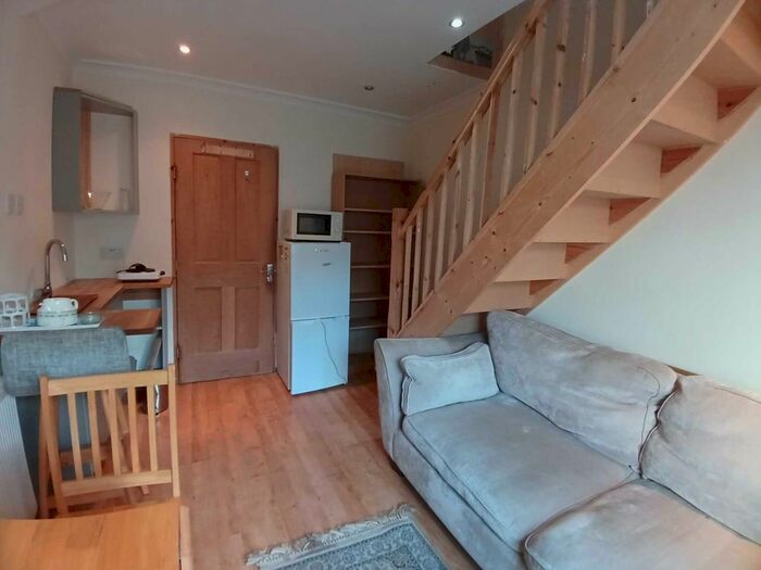 1 Bedroom Semi-Detached House To Rent In Browning Avenue, London, W7