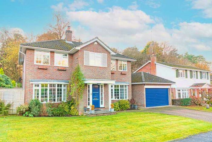 4 Bedroom House To Rent In Crowthorne, RG45