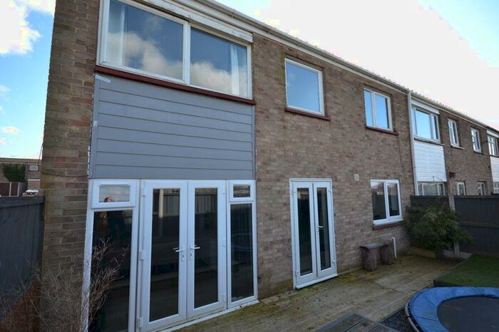 3 Bedroom Semi-Detached House To Rent In Langland Close, Stanford-Le-Hope, SS17