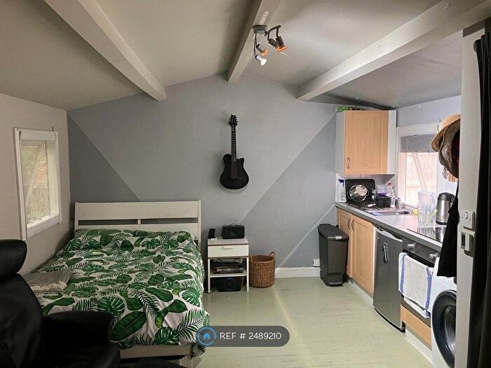 Studio To Rent In London, London, SE19