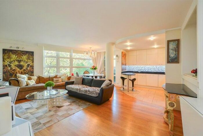 2 Bedroom Flat To Rent In Consort Rise, Buckingham Palace Road, London, SW1W