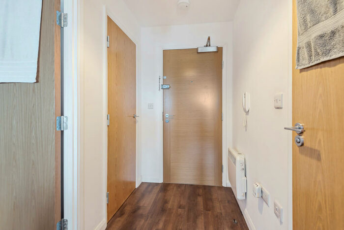 1 Bedroom Flat To Rent In Grand Union House, Stoke Road, Slough, SL2