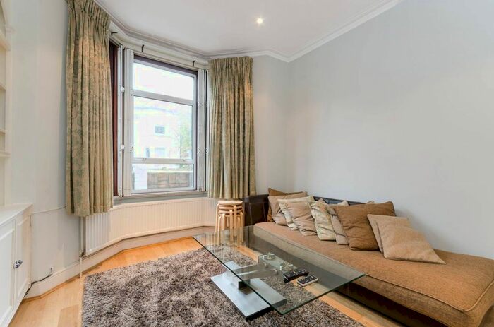 2 Bedroom Flat To Rent In Delaford Street, Fulham Broadway, London, SW6