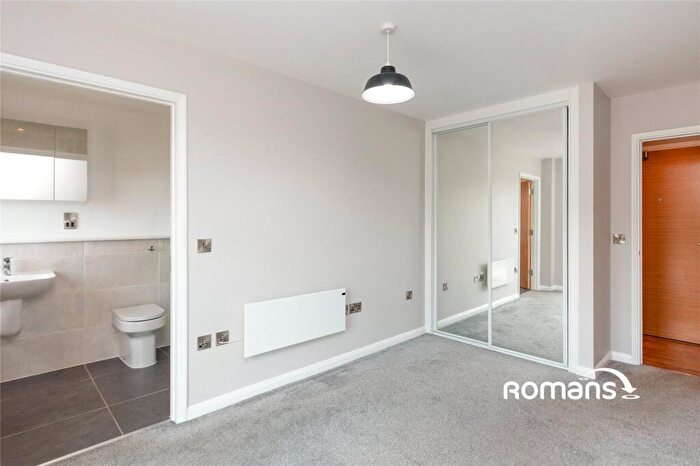 2 Bedroom Flat To Rent In Farnborough Road, Farnborough, Hampshire, GU14