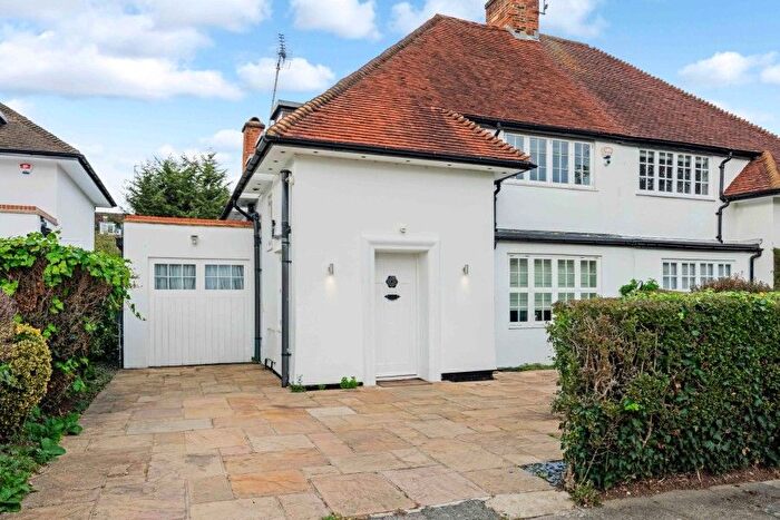 4 Bedroom Property To Rent In Brunner Close, Hampstead Garden Suburb, NW11