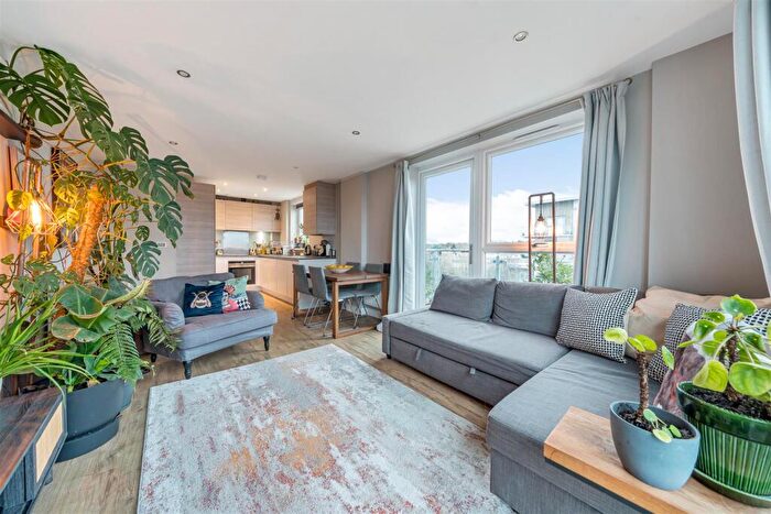 2 Bedroom Apartment For Sale In Wallingford Way, Maidenhead, SL6