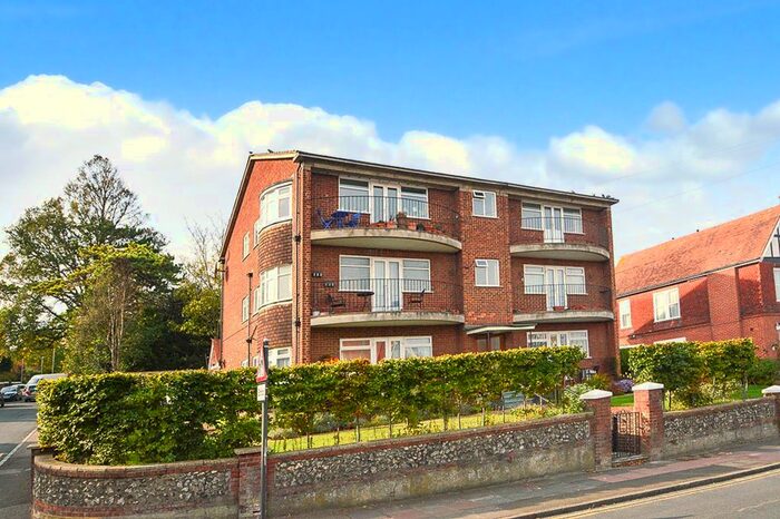2 Bedroom Flat For Sale In Lewes Road, Eastbourne, BN21