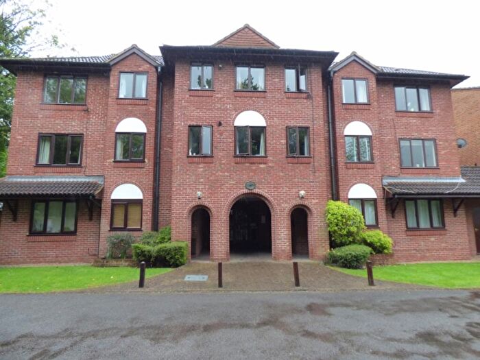 1 Bedroom Flat To Rent In Leatherhead, KT22