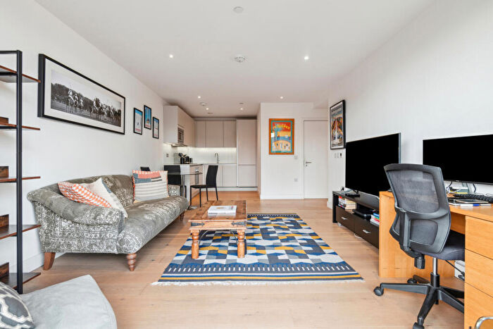 1 Bedroom Flat To Rent In Cobalt Place, Battersea Park, SW11