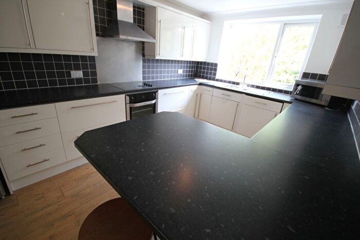 2 Bedroom Flat To Rent In B Devonshire Road, Pinner, HA5