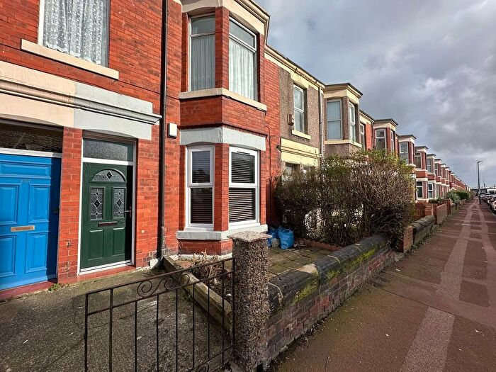 2 Bedroom Flat To Rent In Simonside Terrace, Newcastle Upon Tyne, NE6