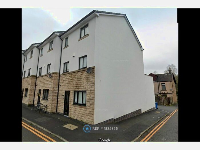 4 Bedroom Semi-Detached House To Rent In Balmoral Road, Darwen, BB3