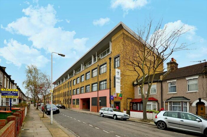 2 Bedroom Flat To Rent In Jedburgh Road, Plaistow, London, E13