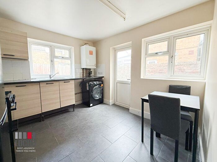 1 Bedroom Maisonette To Rent In Evering Road, Stoke Newington, N16