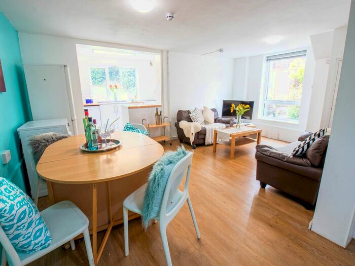 5 Bedroom Property To Rent In Tenterden Drive, Canterbury, CT2